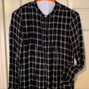 Gap medium plaid top perfect for jeans or black slacks @ work! Soft, comfortable